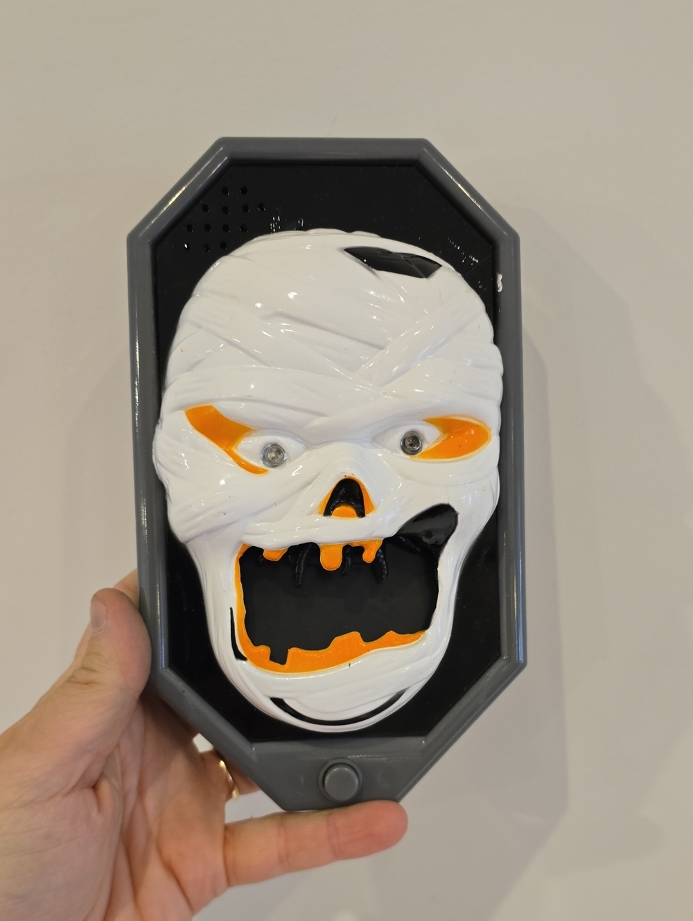 Halloween - Cursed Skull Doorbell - Lights and Motion - Spider Sound Spooky